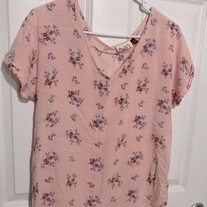 🌸 2/$10 Pink floral SO shirt